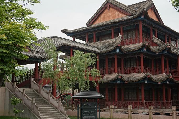影视拍摄,旅游观光,艺术展览于一体的综合性影视文化旅游区,分为"